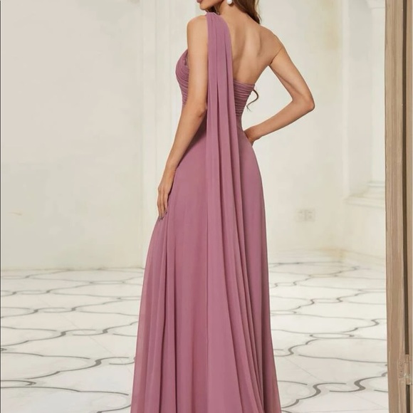 Dusty pink bridesmaid dress - Picture 2 of 4
